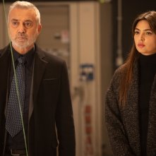 I cassamortari: Alice Benvenuti e Massimo Ghini in una scena del film