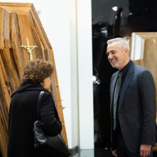 I cassamortari: Massimo Ghini in una scena del film