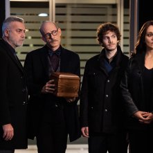 I cassamortari: Lucia Ocone, Massimo Ghini, Gian Marco Tognazzi e Alessandro Sperduti in una scena del film