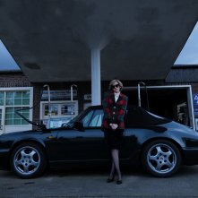 Spencer: Kristen Stewart in una stazione di benzina