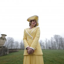 Spencer: Kristen Stewart in un completo giallo limone