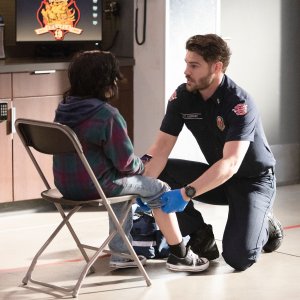 Station 19, stagione 5: Grey Damon in una foto del nono episodio, crossover con Grey's Anatomy