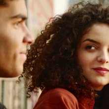 Una storia d'amore e di desiderio: Sami Outalbali e Zbeida Belhajamor in un'immagine