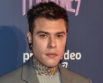 Fedez operato all’addome, non si tratterebbe di demielinizzazione