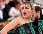 Miley Cyrus: il suo aereo ha effettuato un atterraggio di emergenza dopo essere stato colpito da un fulmine