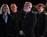 I cassamortari: Claudio Amendola, Piero Pelù, Massimo Ghini e un cast di “becchini” per ridere della morte