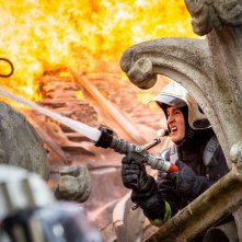 Notre-Dame in fiamme: una scena del film