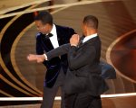 Oscar 2022: Will Smith dà un pugno a Chris Rock dopo la battuta sulla moglie Jada Pinkett Smith