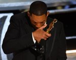 Oscar 2022: Will Smith vince e si scusa con l'Academy tra le lacrime 'L'amore fa fare follie'