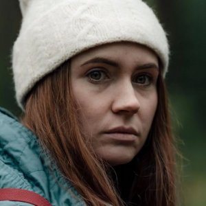 Dual: un primo piano di Karen Gillan nel film