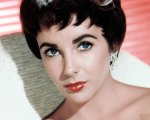 Elizabeth Taylor. la sua vita e carriera raccontate in un podcast narrato da Katy Perry