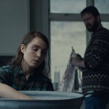 Lamb: Noomi Rapace e Hilmir Snaer Gudnason in un momento del film