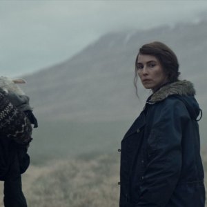 Lamb: Noomi Rapace e Hilmir Snaer Gudnason in un'immagine