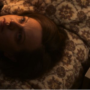 Shining Girls: un primo piano di Elizabeth Moss