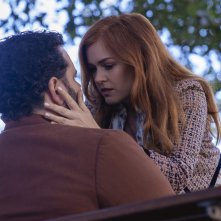 Wolf Like Me: Josh Gad e Isla Fisher in una scena