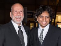 Bruce Willis, M. Night Shyamalan supporta il suo 'fratellone': 'Per me, sarai sempre un eroe!'