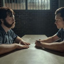 Black Bird: Taron Egerton e Paul Walter Hauser a colloquio