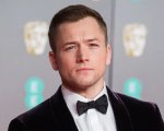 Taron Egerton lascia il ruolo da protagonista a teatro dopo essere svenuto sul palco