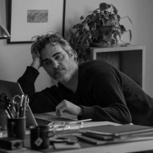 C'Mon C'Mon: Joaquin Phoenix in una scena