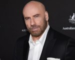 John Travolta posa con i fan in un supermercato (FOTO)