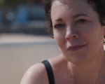Olivia Colman irriconoscibile nelle prime foto dell'adattamento di Grandi speranze prodotto da Tom Hardy