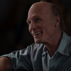 La figlia oscura: Ed Harris in una scena