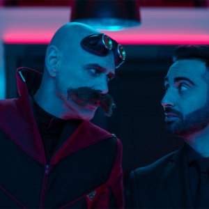 Sonic 2 - Il Film: Jim Carrey e Lee Majdoub in una scena