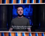 Grammy Awards 2022: il presidente ucraino Volodymyr Zelensky è apparso dal suo bunker durante lo show