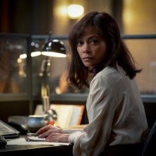 La cena delle spie: Thandiwe Newton in una scena