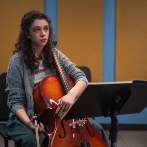 Metal Lords: Isis Hainsworth in una scena