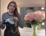 Russia: le borse di Chanel fatte a pezzi dalle influencer su Instagram: ecco perché
