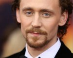 Tom Hiddleston protagonista della serie Apple The White Darkness