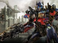 Michael Bay, Jake Gyllenhaal racconta: 'La sua casa è piena di memorabilia di Transformers'