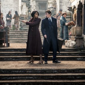 Animali Fantastici - I segreti di Silente: Jessica Williams, Callum Turner in una scena del film