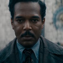 Animali Fantastici - I segreti di Silente: William Nadylam in una scena