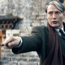 Animali Fantastici - I segreti di Silente: Mads Mikkelsen in una scena