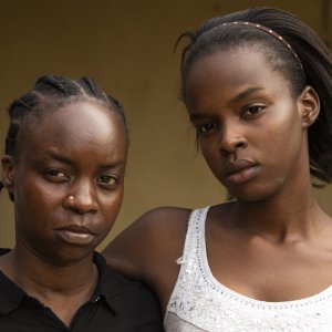 Una madre, una figlia: Achouackh Abakar Souleymane, Rihane Khalilalio durante una scena