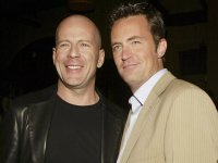 Bruce Willis, il messaggio di Matthew Perry: 'Sei sempre fortissimo, mica come il film che girammo insieme...'