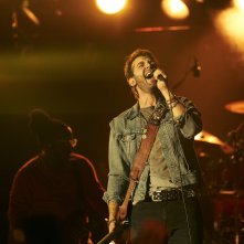 Ordinary Joe: James Wolk in una scena della serie