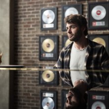 Ordinary Joe: James Wolk in una scena