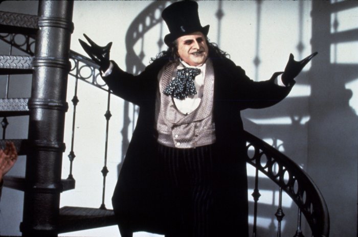 The Batman: Danny DeVito loda Colin Farrell nel ruolo del Pinguino, ma preferisce i film di Tim Burton