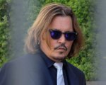 Johnny Depp si commuove quando la sorella parla degli abusi subiti dalla madre