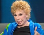 Ornella Vanoni: “sento le voci nella mia testa” e annulla i concerti estivi