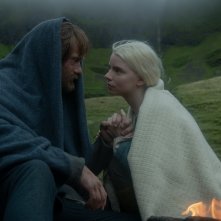 The Northman: Alexander Skarsgård con Anya Taylor-Joy in una scena