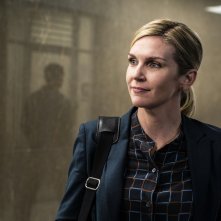 Better Call Saul 6: Rhea Seehorn in una scena dell'ultima stagione della serie