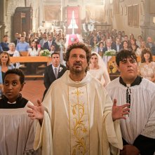 Il sesso degli angeli: Leonardo Pieraccioni in una scena sull'altare