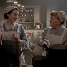 Downton Abbey II - Una nuova Era: Lesley Nicol, Sophie McShera in una scena del film