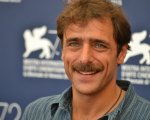 Adriano Giannini su suo padre: 'Sul set fingevamo di non conoscerci'