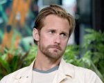 Alexander Skarsgård svela la storia dietro la sua foto profilo su IMDb senza pantaloni