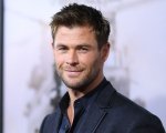 Spiderhead: Chris Hemsworth nelle prime foto del thriller psicologico Netflix